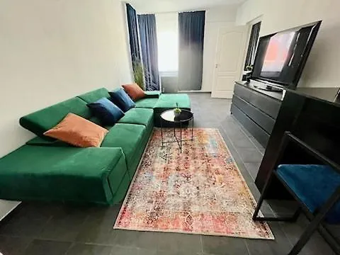 Golden 1 Ντέμπρετσεν